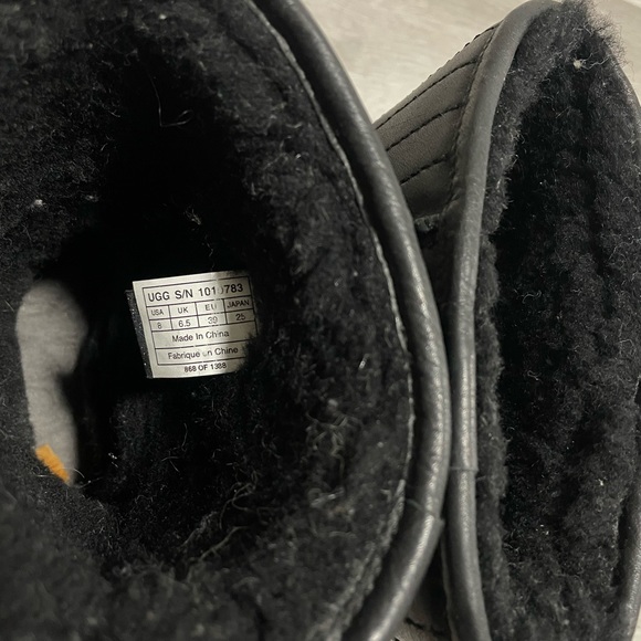 UGG Snow boots ft. STARWARS, size 8 - Picture 4 of 5
